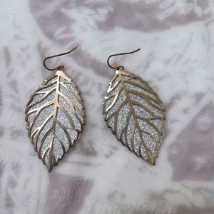 Leaf shiny dangling earrings